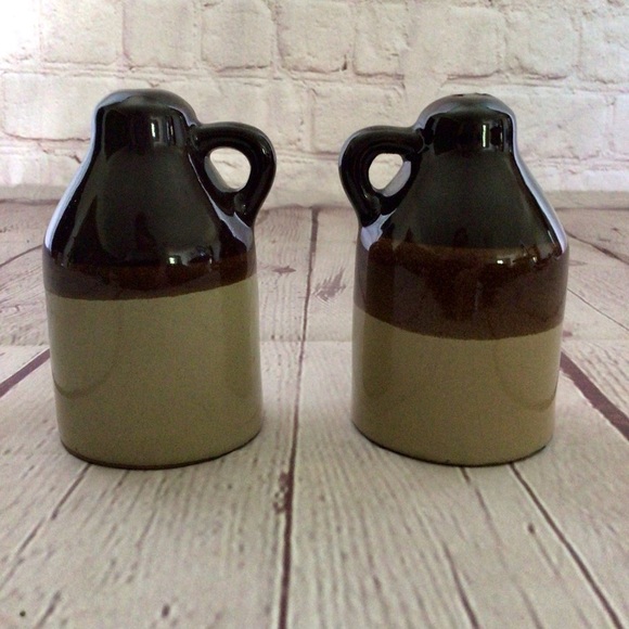 Vintage Ceramic Handled Jug Three Tone Salt and Pepper Shaker Pair - Picture 3 of 6